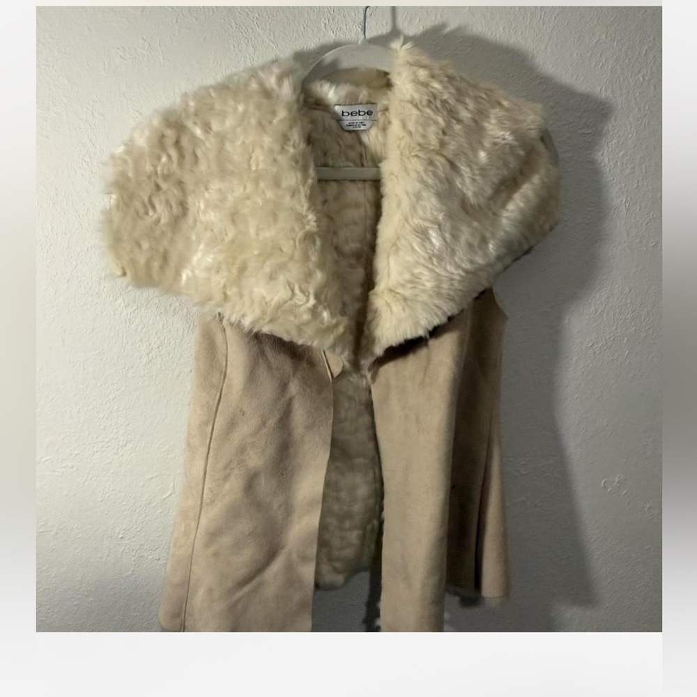 Bebe Women's Beige and Cream Suede faux fur vest y2k